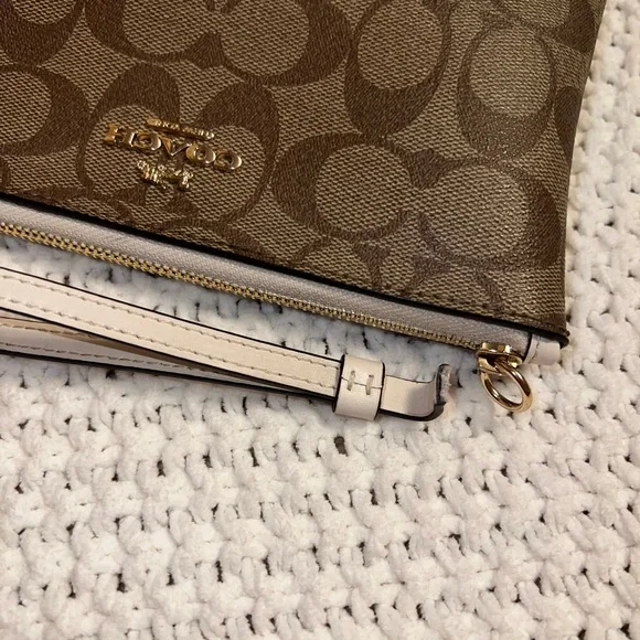 Wristlet - Picture 4 of 4